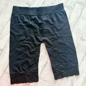 Set New Y2K Poof! Black and White Stretchy Lace Hem Biker Shorts Sz M/L